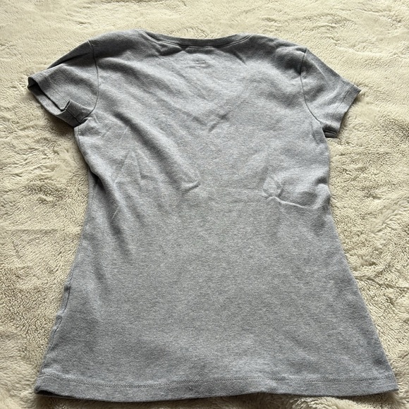 Tommy Hilfiger Gray V-Neck Tee – Size S | 100% Cotton | Classic Prep | - Picture 2 of 4
